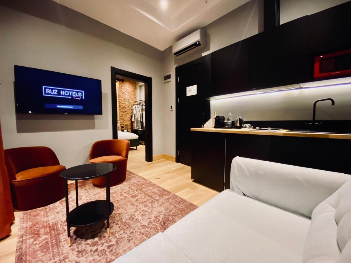 Ruz Hotels اسطنبول المظهر الخارجي الصورة A room at the hotel