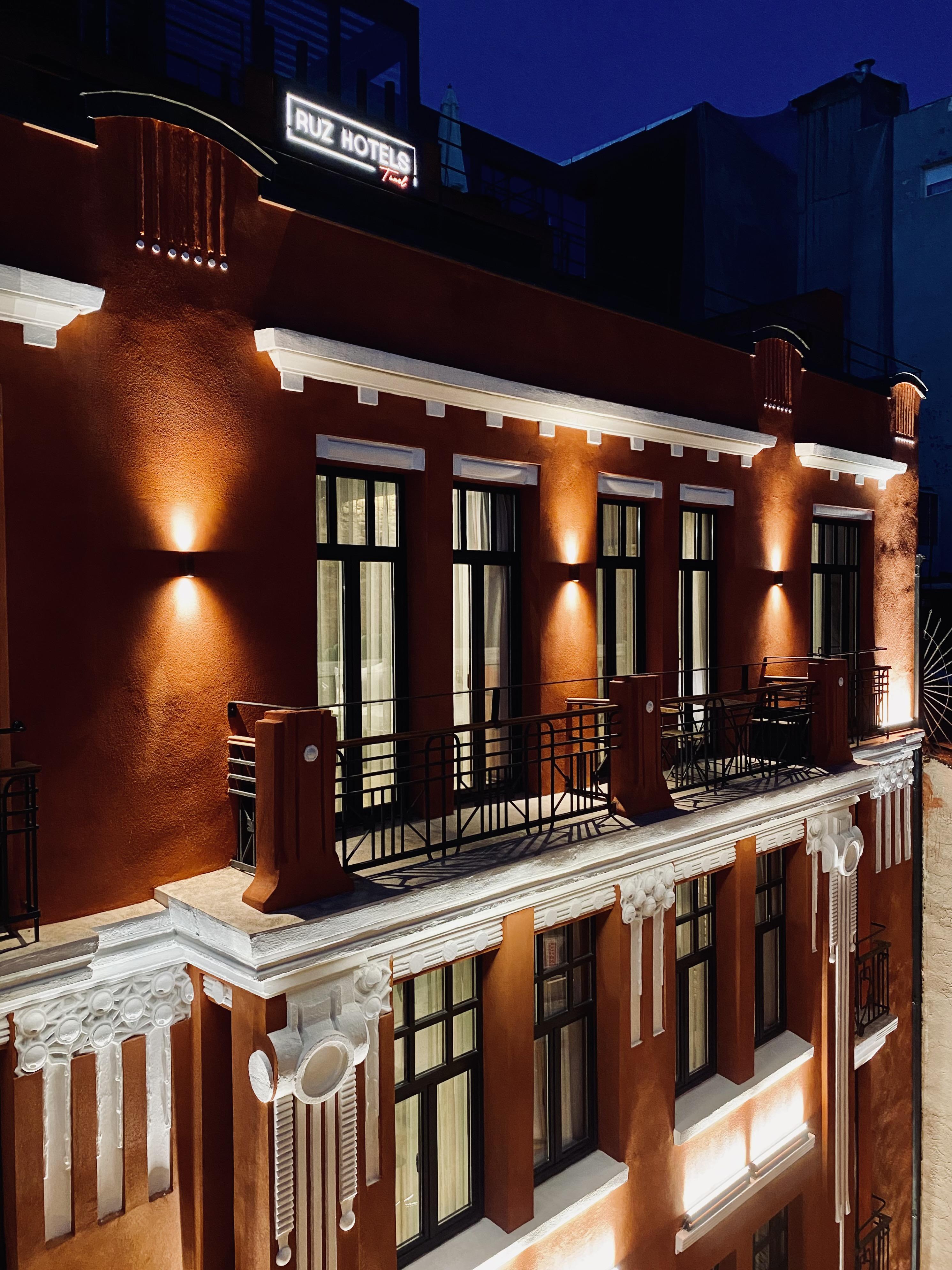 Ruz Hotels اسطنبول المظهر الخارجي الصورة The balcony of the hotel
