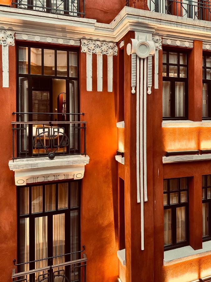 Ruz Hotels اسطنبول المظهر الخارجي الصورة The windows of the hotel