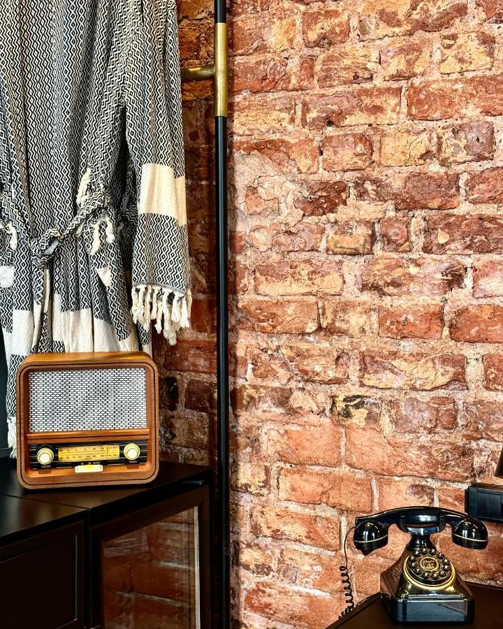 Ruz Hotels اسطنبول المظهر الخارجي الصورة A radio in the kitchen
