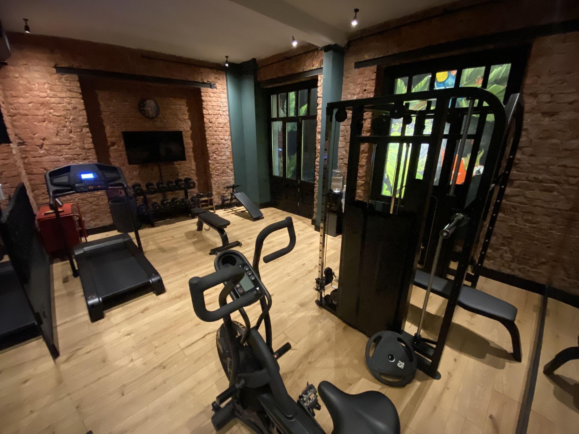 Ruz Hotels اسطنبول المظهر الخارجي الصورة The gym at the hotel