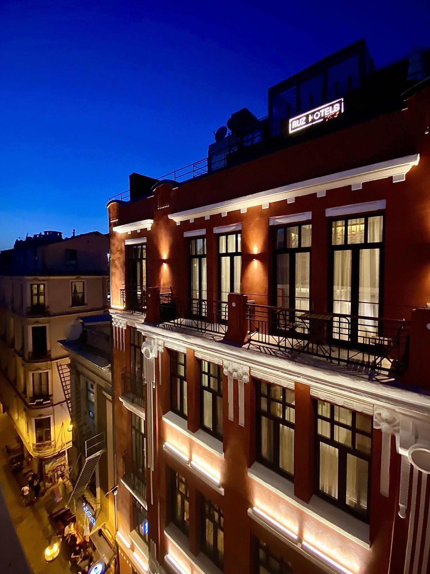 Ruz Hotels اسطنبول المظهر الخارجي الصورة The Hotel's facade