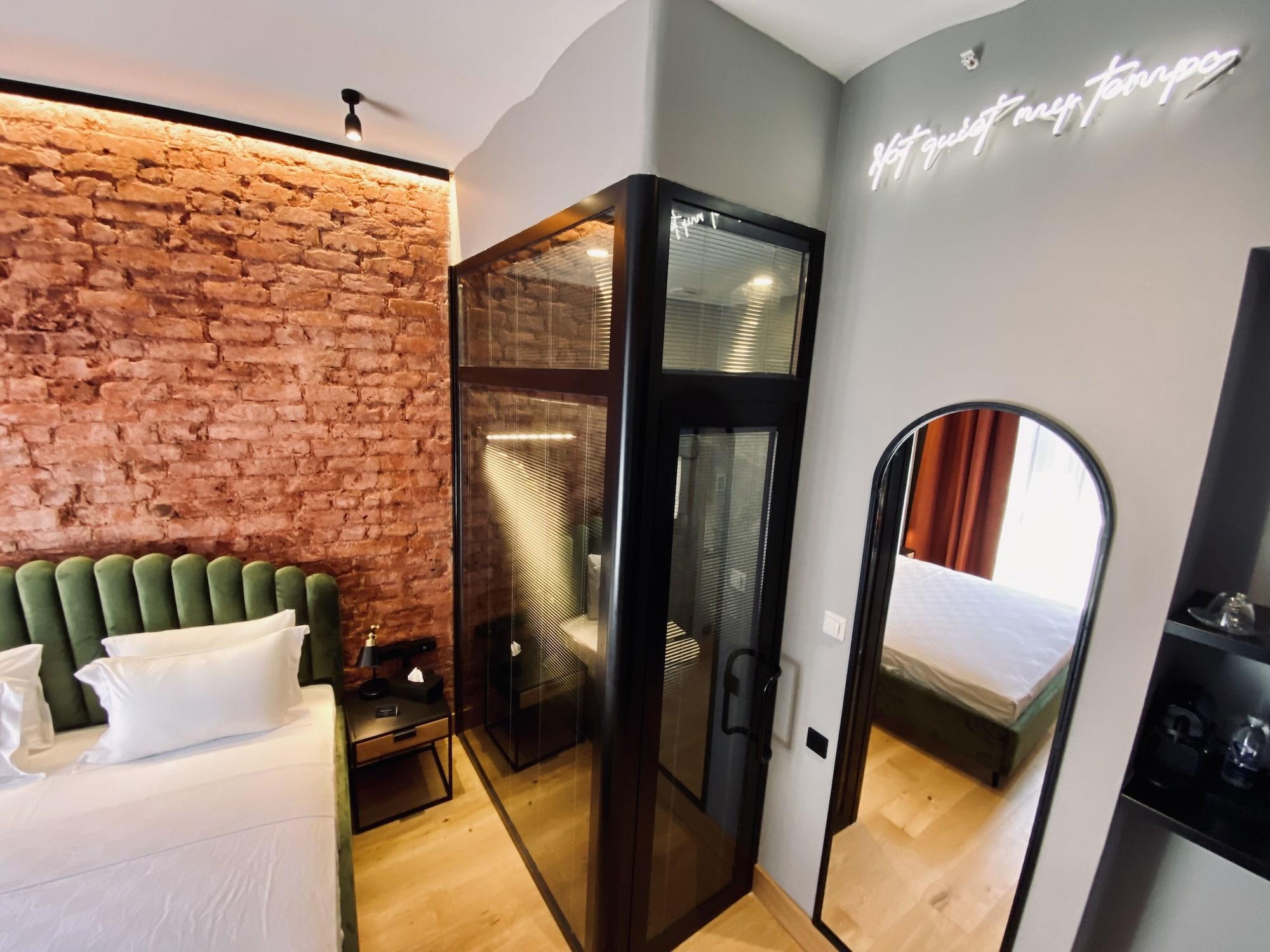 Ruz Hotels اسطنبول المظهر الخارجي الصورة A room at the hotel